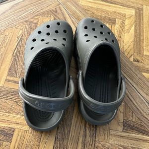 Women’s Size 6 Crocs - Expresso/Brown